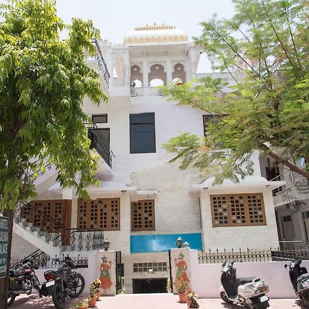 Oyo 14118 Hotel Kalika Palace Udaipur Exterior foto