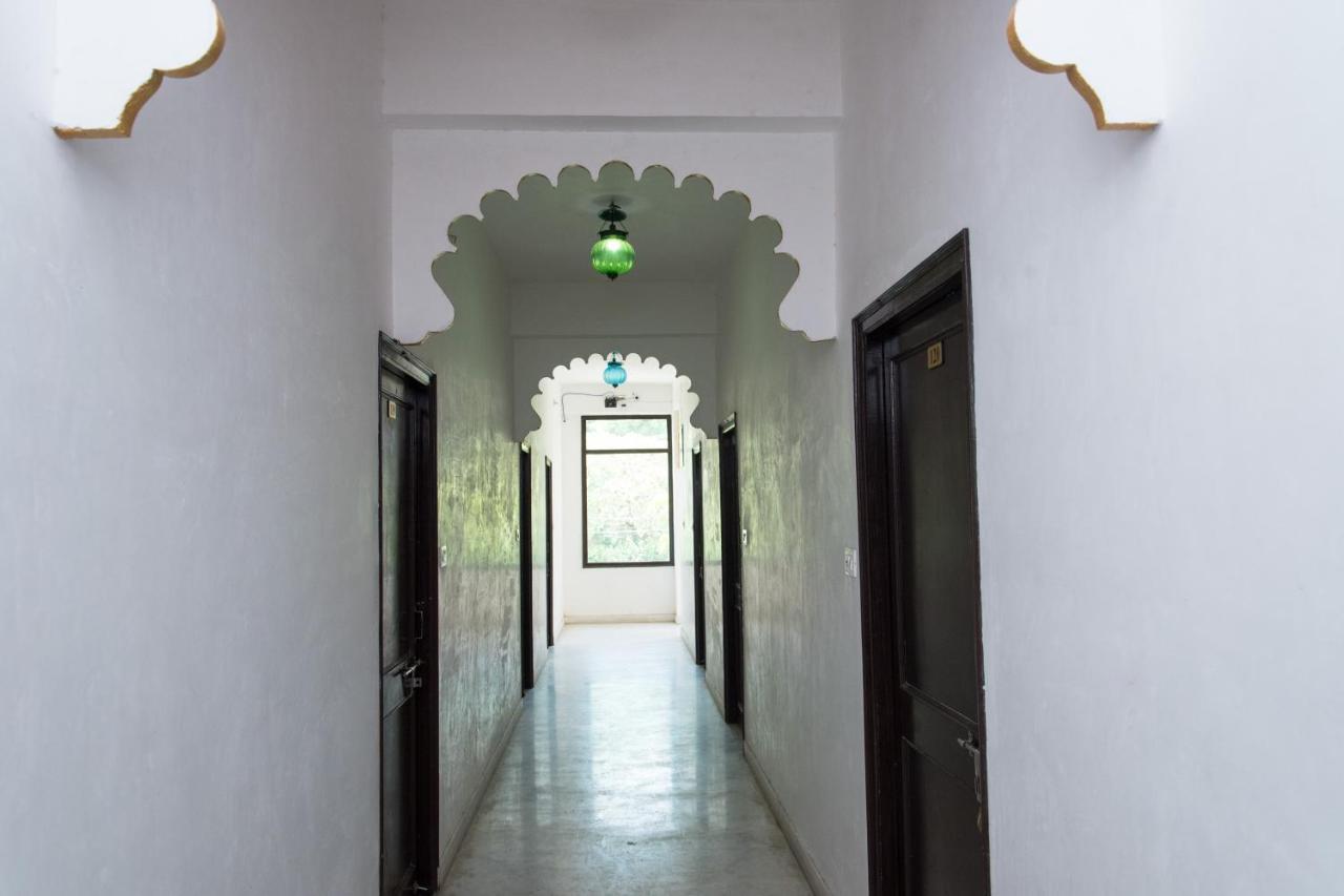 Oyo 14118 Hotel Kalika Palace Udaipur Exterior foto